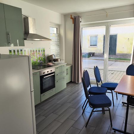 Erdgeschoss Wohnung Nahe Flughafen Відень Екстер'єр фото