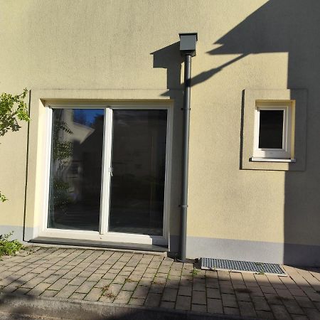 Erdgeschoss Wohnung Nahe Flughafen Відень Екстер'єр фото
