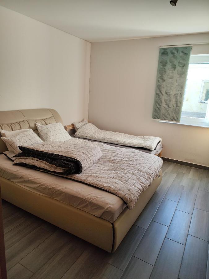 Erdgeschoss Wohnung Nahe Flughafen Відень Екстер'єр фото